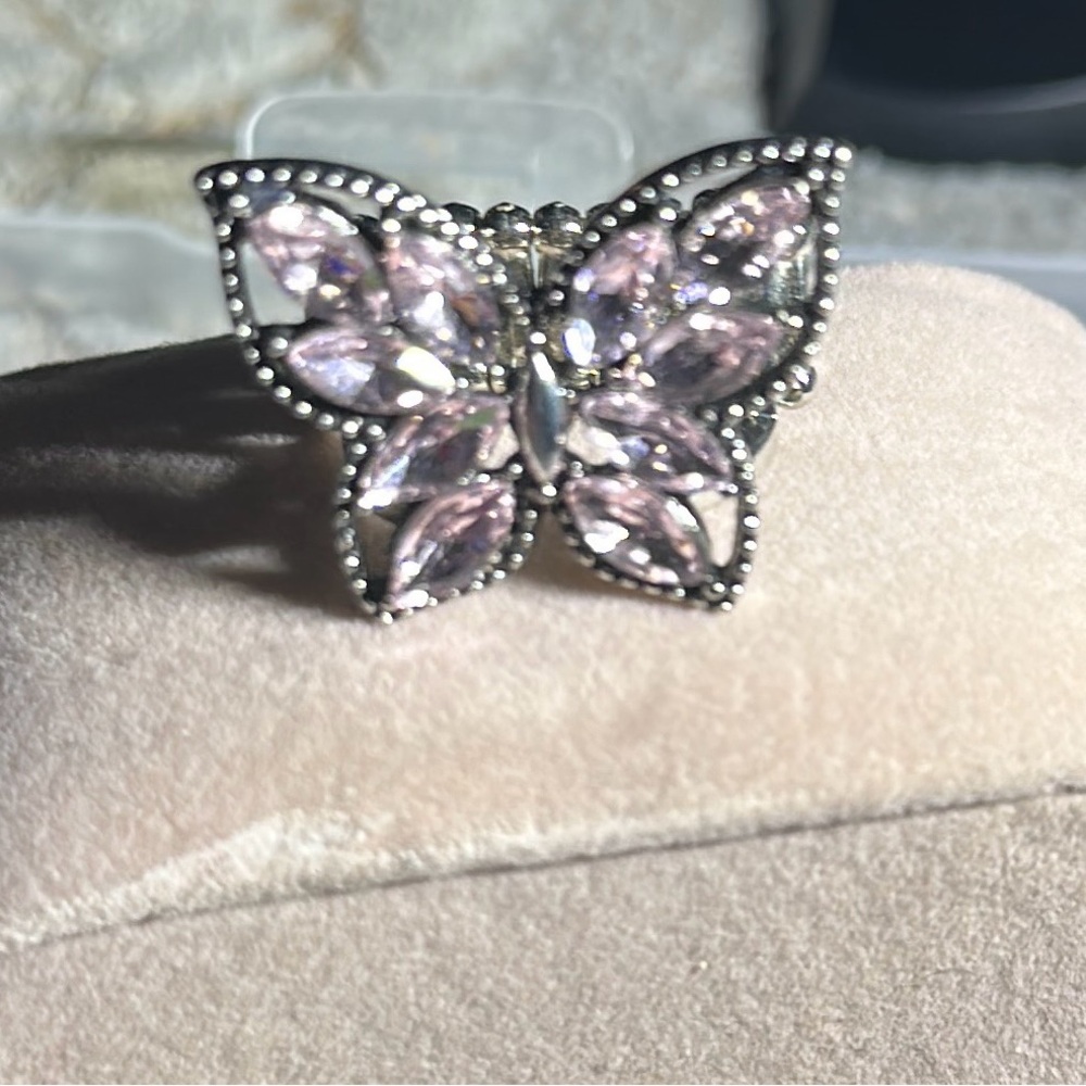 Beautiful Butterfly 🦋 Ring - Picture 3 of 4